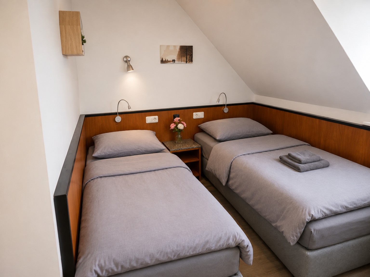 Zweibettzimmer mit zwei Einzelbetten
